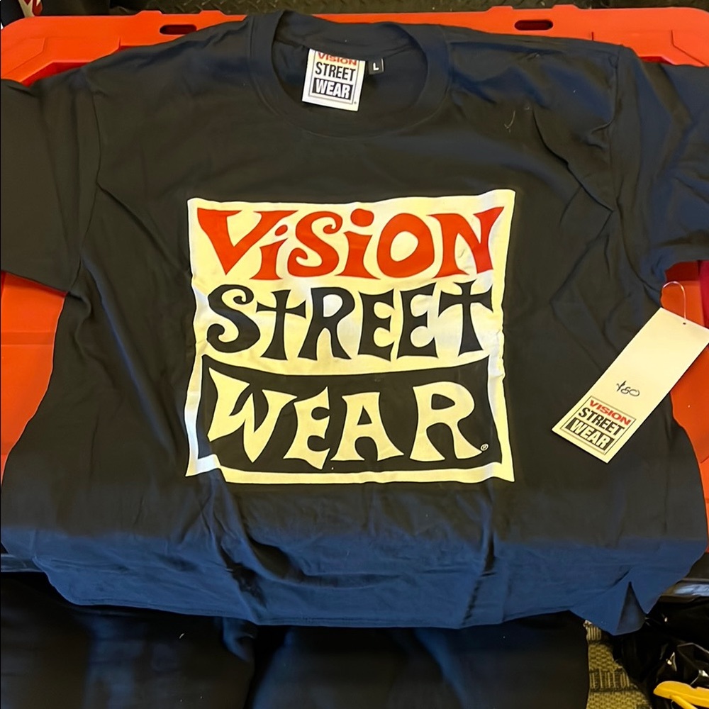 Vision Street Wear Tee Size Large NWT